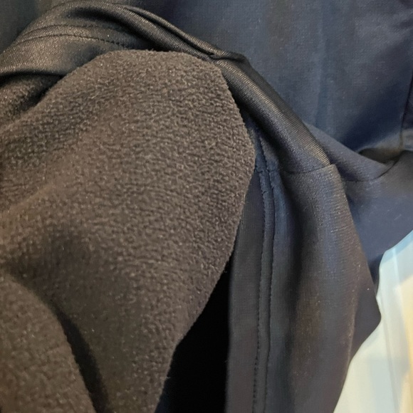 Under Armour black hoodie sweatshirt with kangaroo pocket activewear youth large - Picture 6 of 10